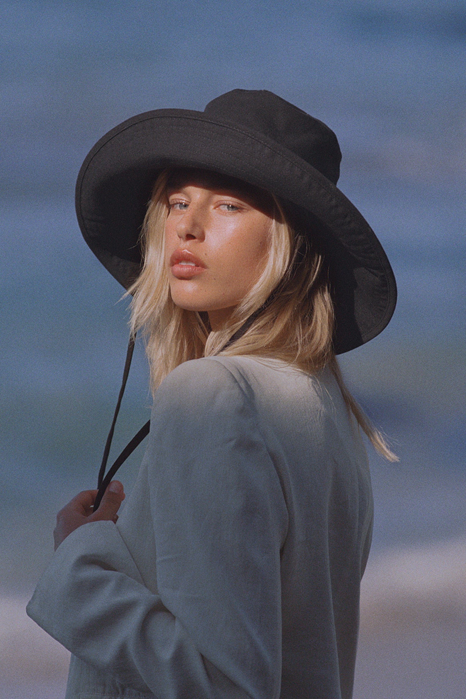Chapeau d'O Color Boa Bucket　黒 Holiday Cotton Bucket Hat (Black) | Lack of Color [US]
