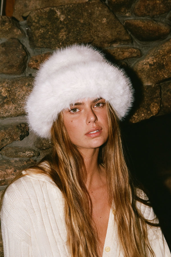 Winter White Faux Fur Beautiful Warm Cozy Bucket Hat Perfect Holiday Gift NWT Amazon.com: Women main image 2