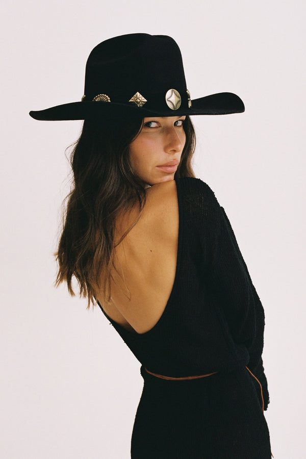 black dress cowboy hat Country concert outfit