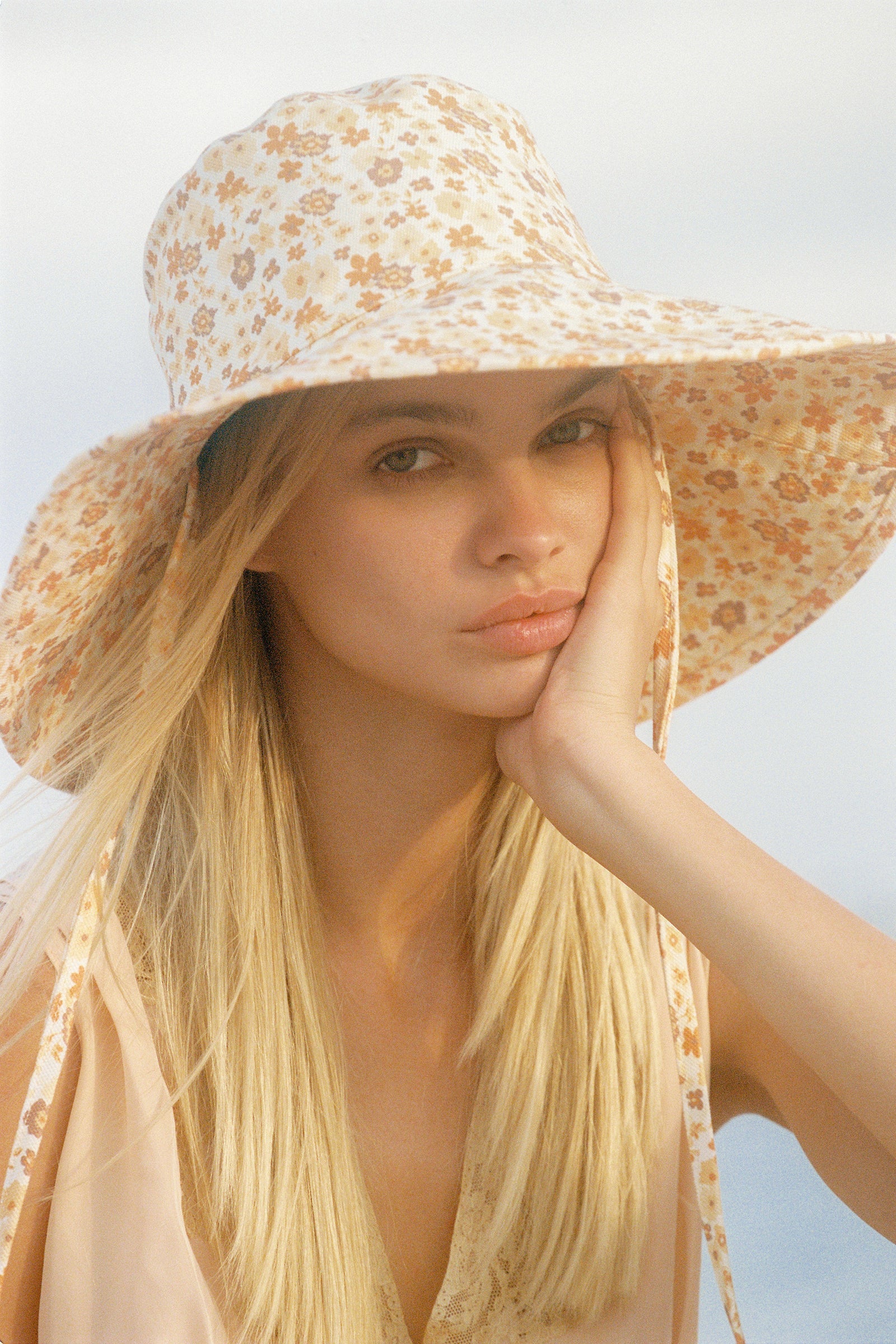 Peach hot sale floppy hat